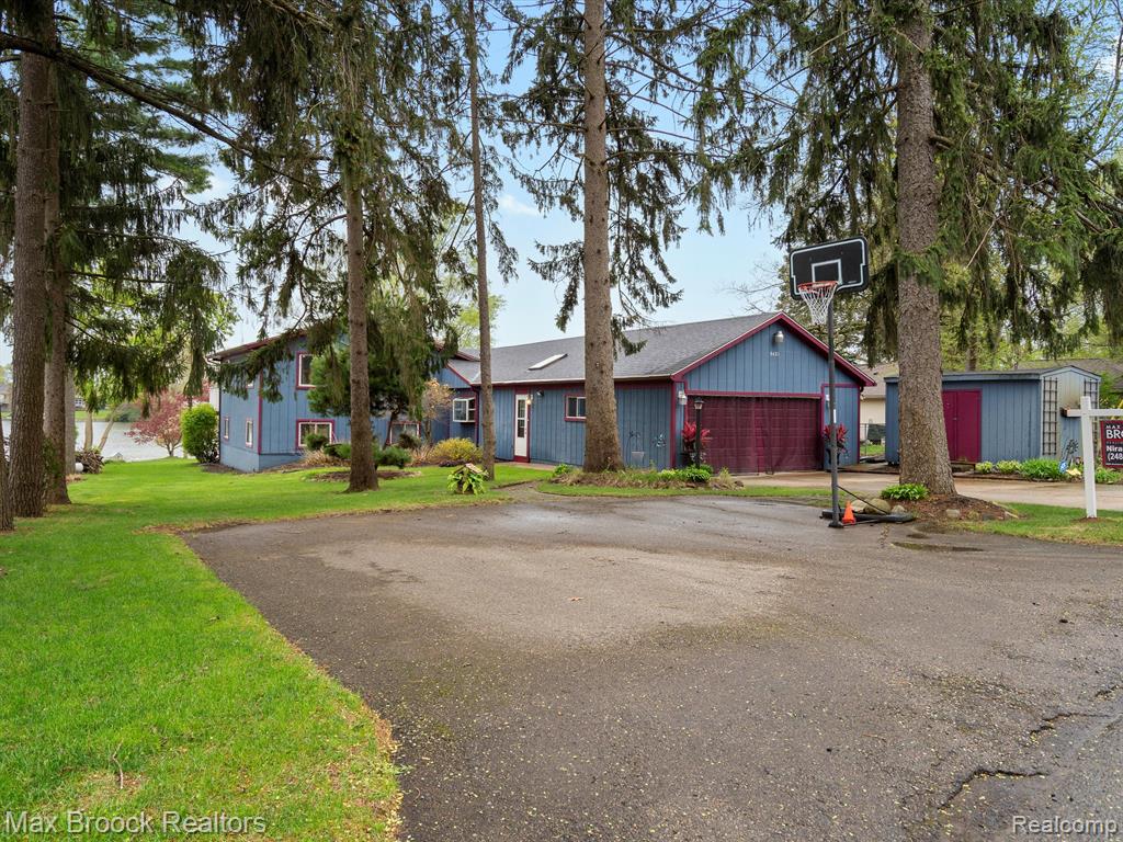 9431 MANDON Road, White Lake, MI — Photo 2