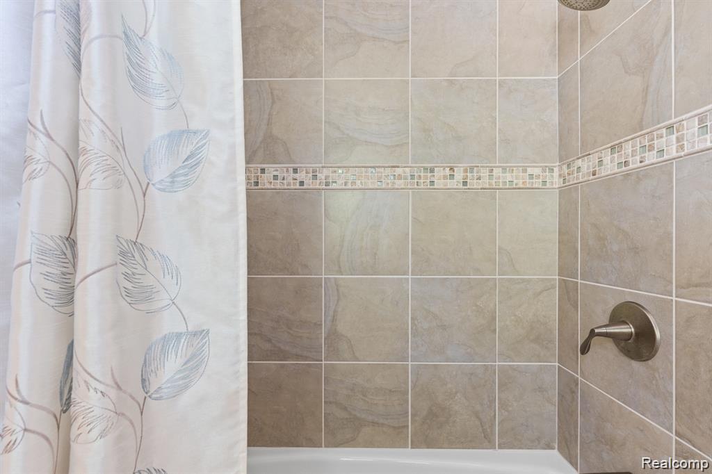 880 Artdale Drive, White Lake, MI 48383 — Photo 32