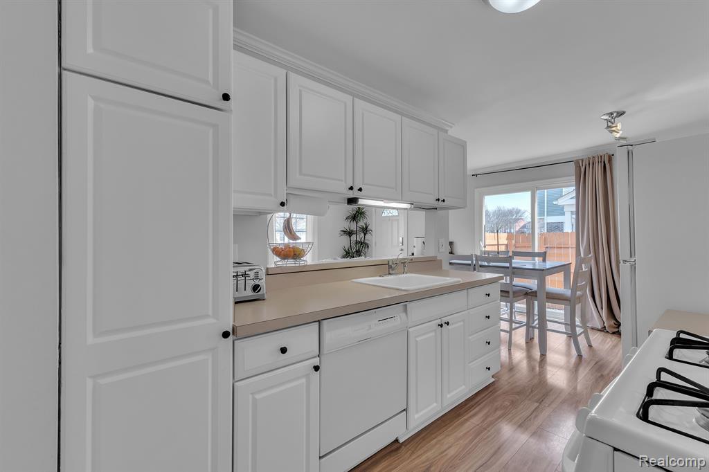 23625 STONEHENGE Boulevard, Novi, MI — Photo 17