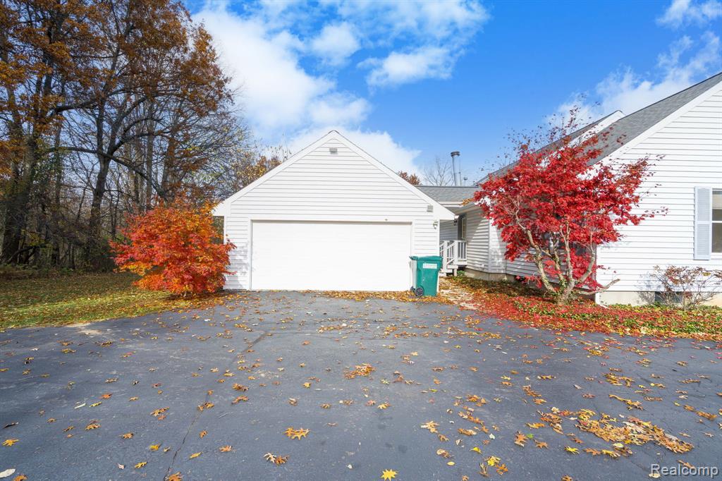 9721 Klais Road, Clarkston, MI 48348 — Photo 44