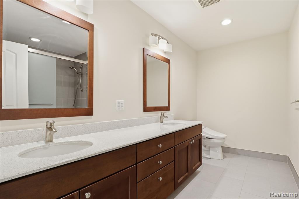 2084 Wabeek Hill Court, Bloomfield Hills, MI 48302 — Photo 30