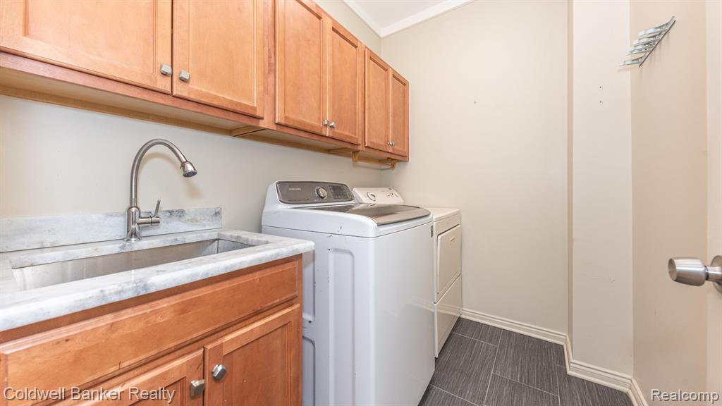 13541 CHRISTINA Lane, Belleville, MI 48111 — Photo 39