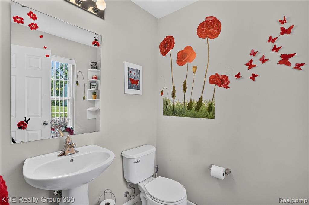 7067 Glenmeadow Court, Grand Blanc, MI 48439 — Photo 35