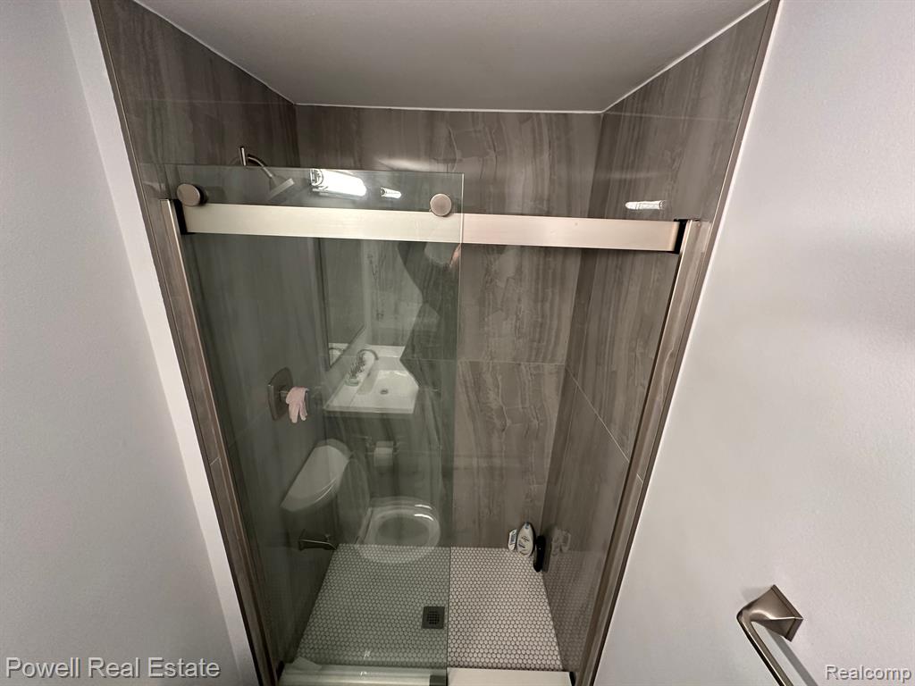 27129 FARMBROOK VILLA Drive, Southfield, MI 48034 — Photo 22