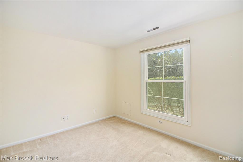 19710 W 13 Mile Road, 105, Beverly Hills, MI 48025 — Photo 14