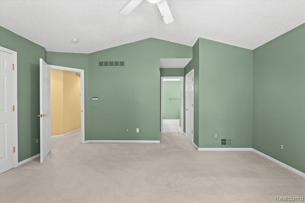 35535 LONE PINE Lane, Farmington Hills, MI 48335 — Photo 20