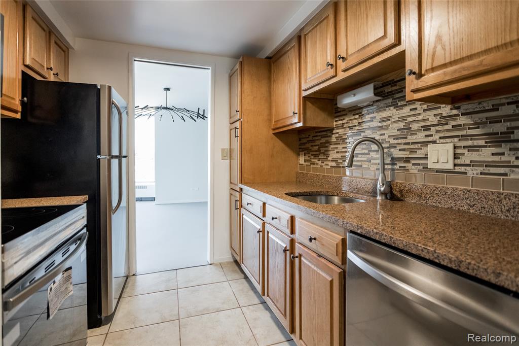 8200 E Jefferson, 503, Detroit, MI 48214 — Photo 10