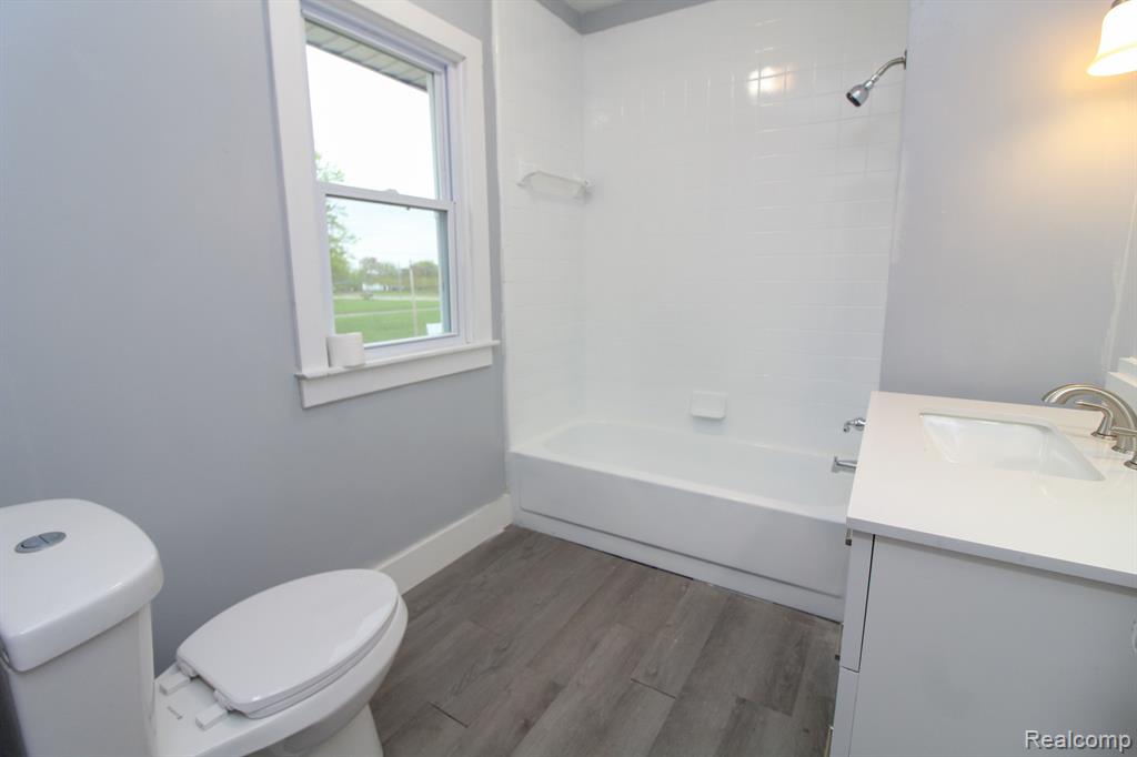 2170 MONTCLAIR Street, Detroit, MI 48214 — Photo 23