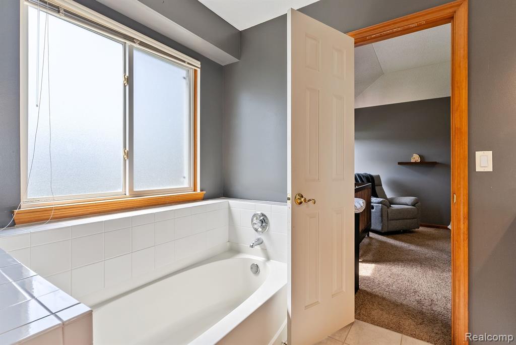 5166 CYPRESS Circle, Grand Blanc, MI 48439 — Photo 33