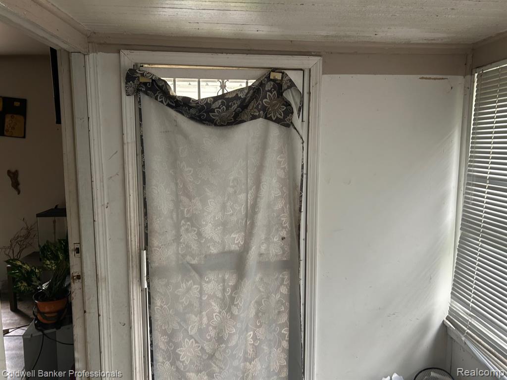 988 Barney Avenue, Flint, MI 48503 — Photo 6