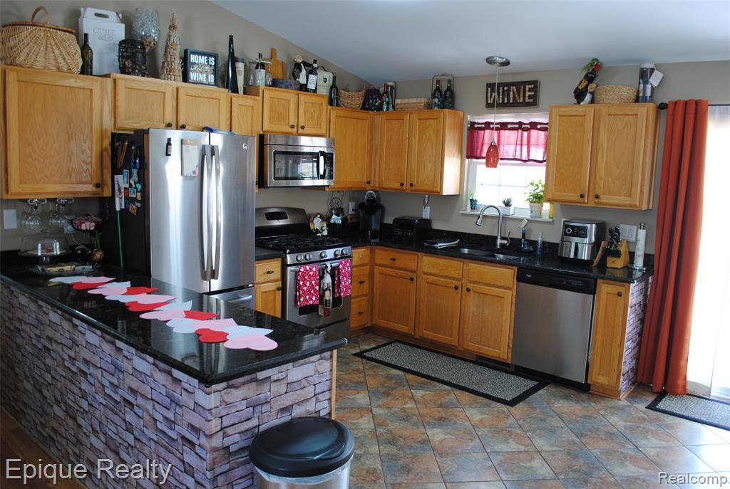 750 Applegate Drive, Marysville, MI 48040 — Photo 7