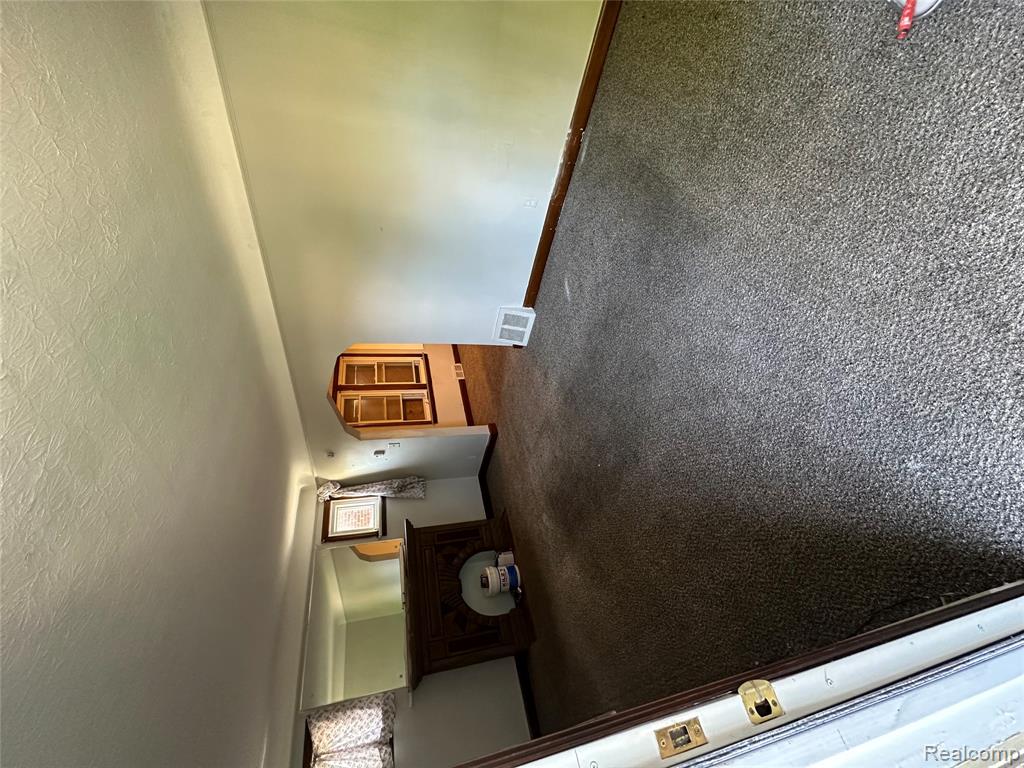 18685 Strasburg Street, Detroit, MI 48205 — Photo 5