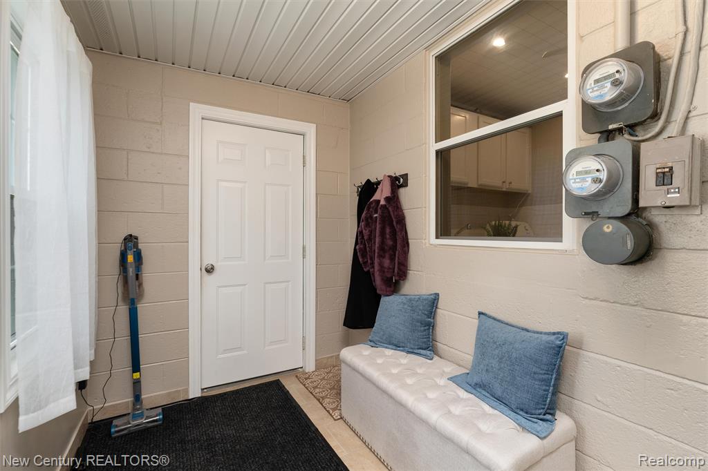 5763 Graves Street, Waterford, MI 48327 — Photo 21