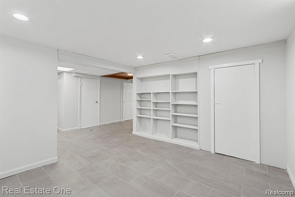 7267 Fenton Street, Dearborn Heights, MI 48127 — Photo 14