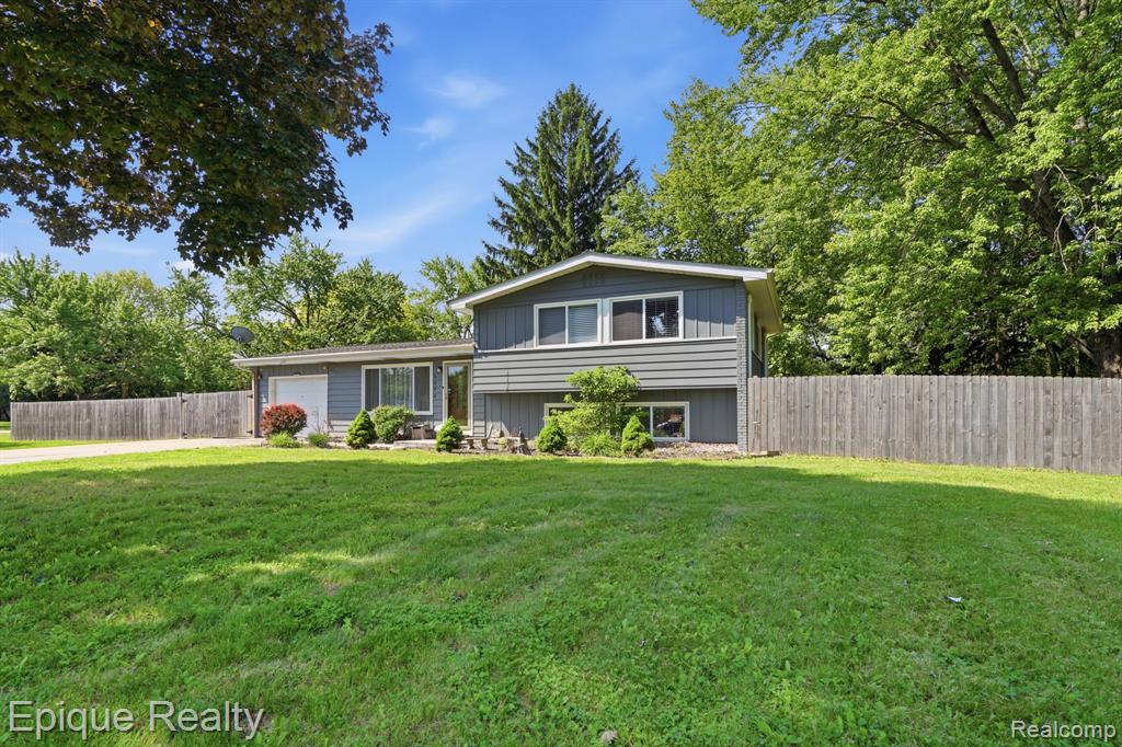 5370 Oaktree Court, Flint, MI 48532 — Photo 2