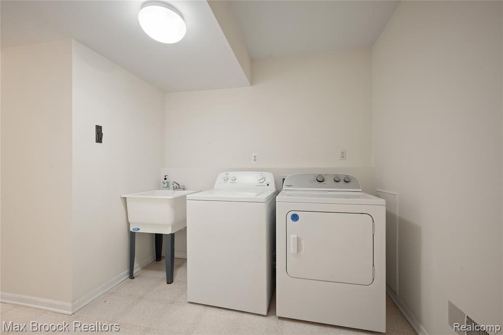 954 Sandalwood Drive, Troy, MI 48085 — Photo 14