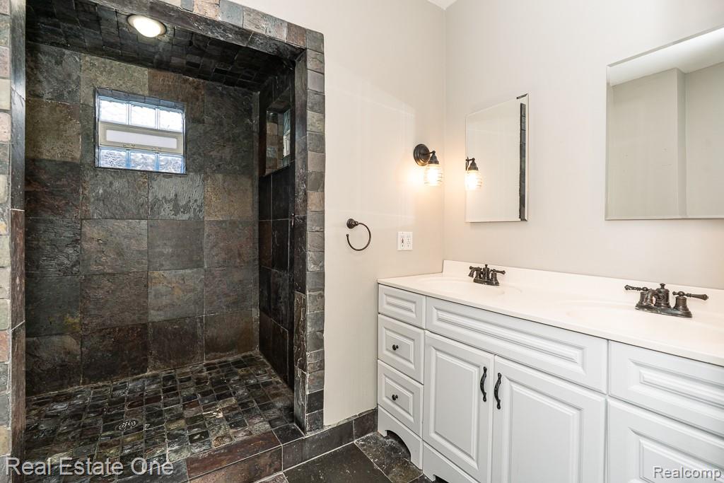 629 N Calhoun Street, Lapeer, MI 48446 — Photo 44