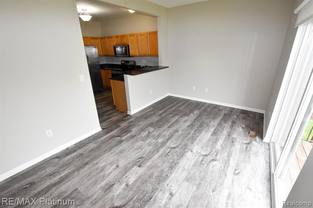 2180 KNOTTY PINE Trail, Howell, MI 48855 — Photo 6