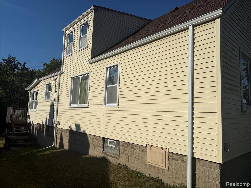 6215 Williams Lake Road, Waterford, MI 48329 — Photo 2