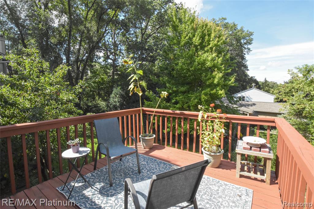 816 Maplewood Court, Brighton, MI 48116 — Photo 9