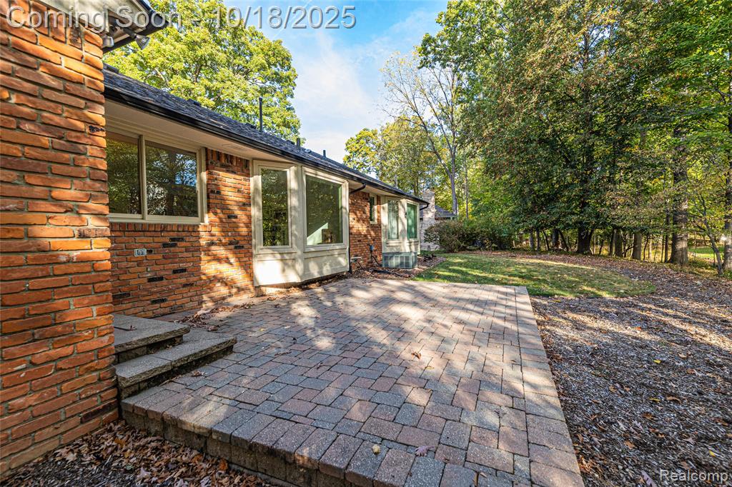 448 Streamview Court, Rochester Hills, MI 48309 — Photo 33