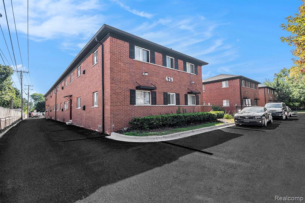 8711 Candlewood Trail, Brighton, MI, 48116