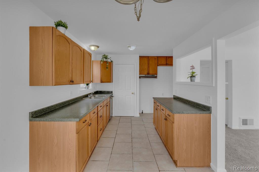8001 JACKSON Street, Taylor, MI 48180 — Photo 9