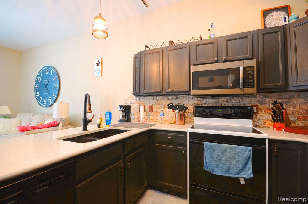 7968 Divot Drive E, 5, Waterford, MI 48327 — Photo 11