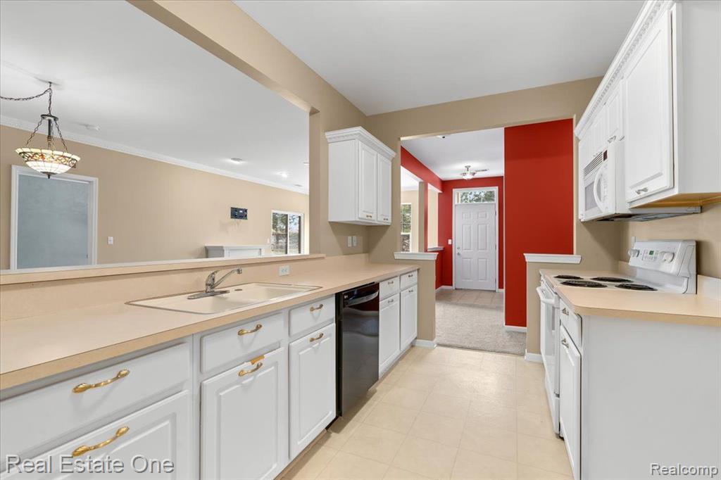 1818 Flagstone Circle, 34, Rochester, MI 48307 — Photo 14