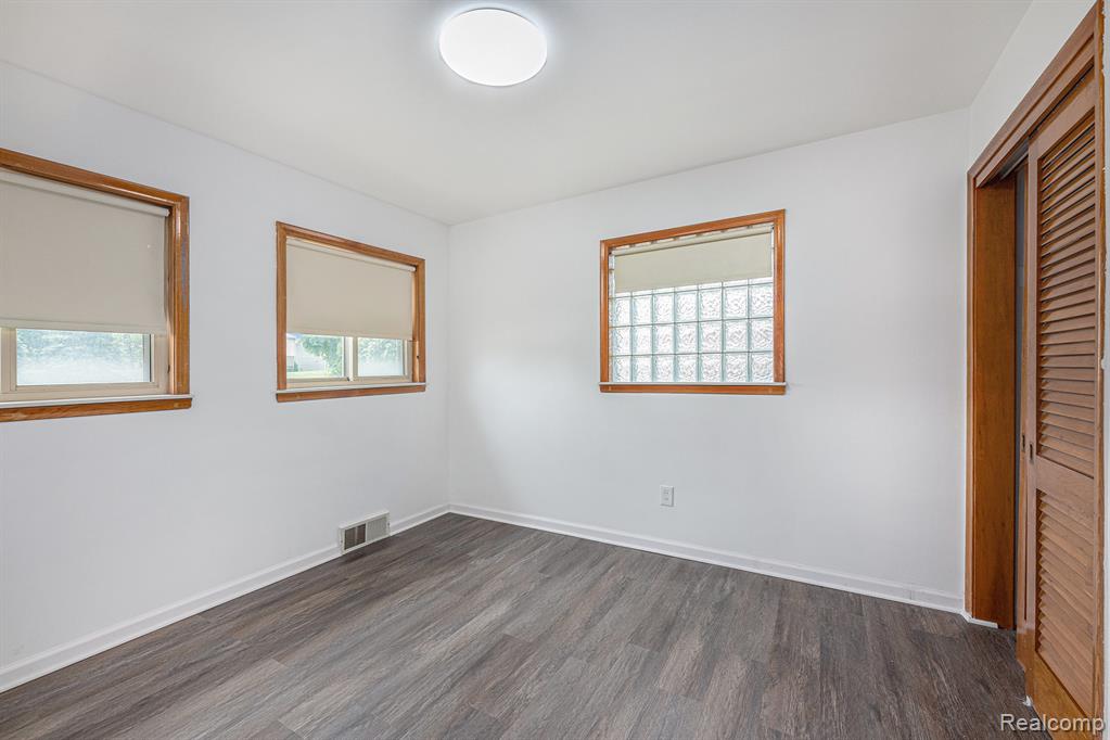 5239 E 13 Mile Road, Warren, MI 48092 — Photo 8