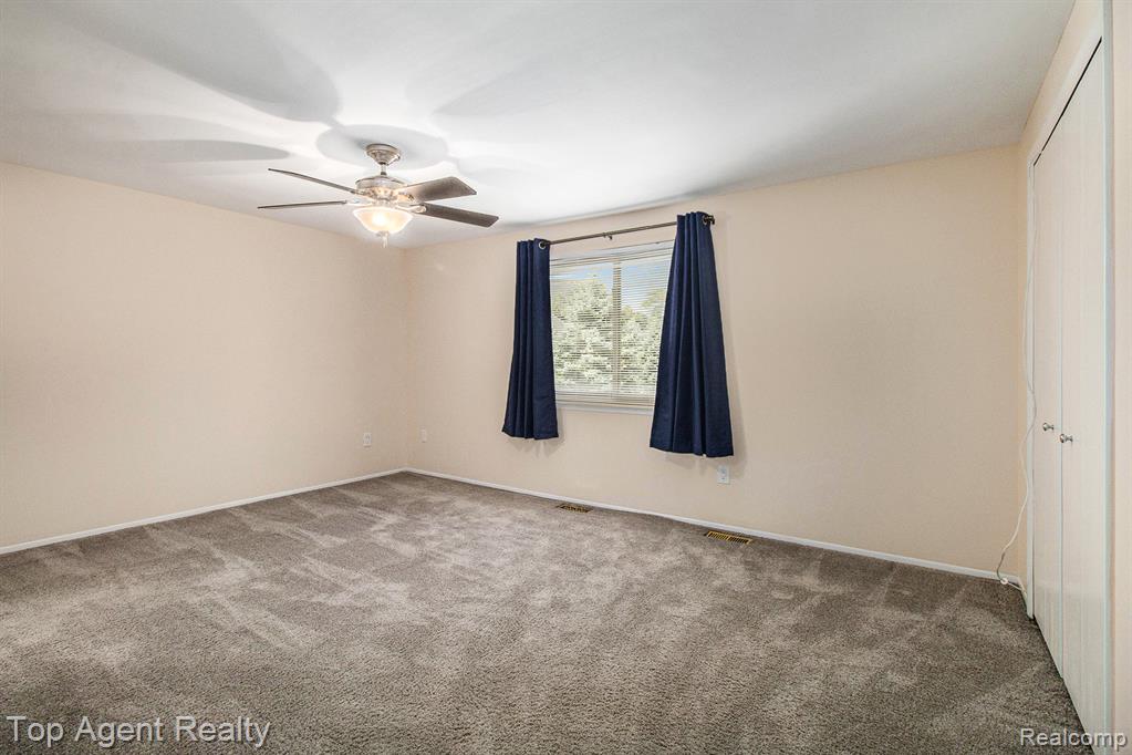 3990 Old Creek Road, Troy, MI 48084 — Photo 13