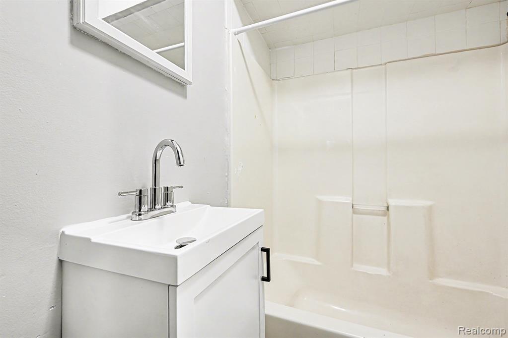 22570 Tulane Avenue, Farmington, MI 48336 — Photo 18