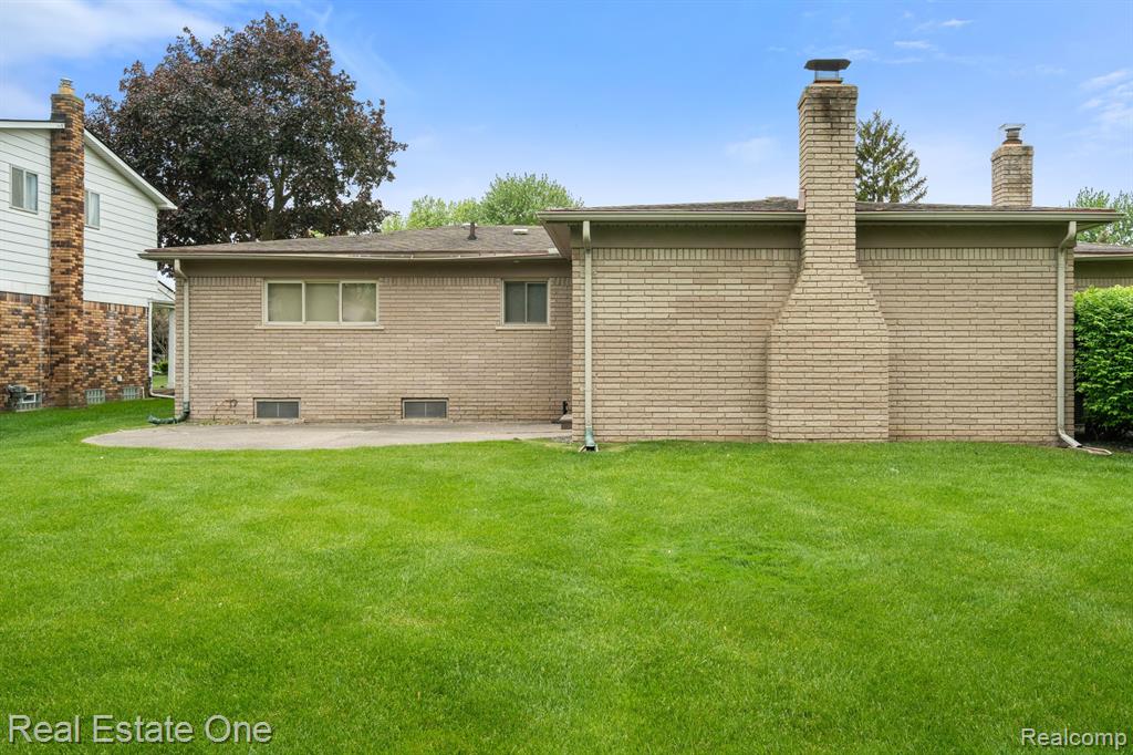 39664 Cadborough Drive, Clinton Twp, MI 48038 — Photo 39