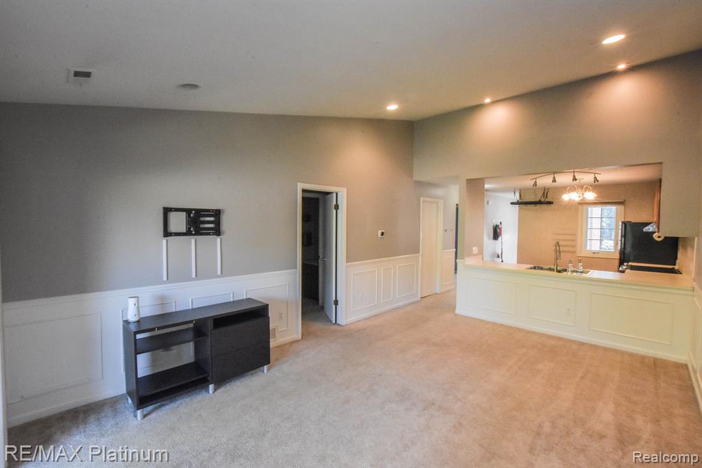 900 RIDGE, Brighton, MI 48116 — Photo 8