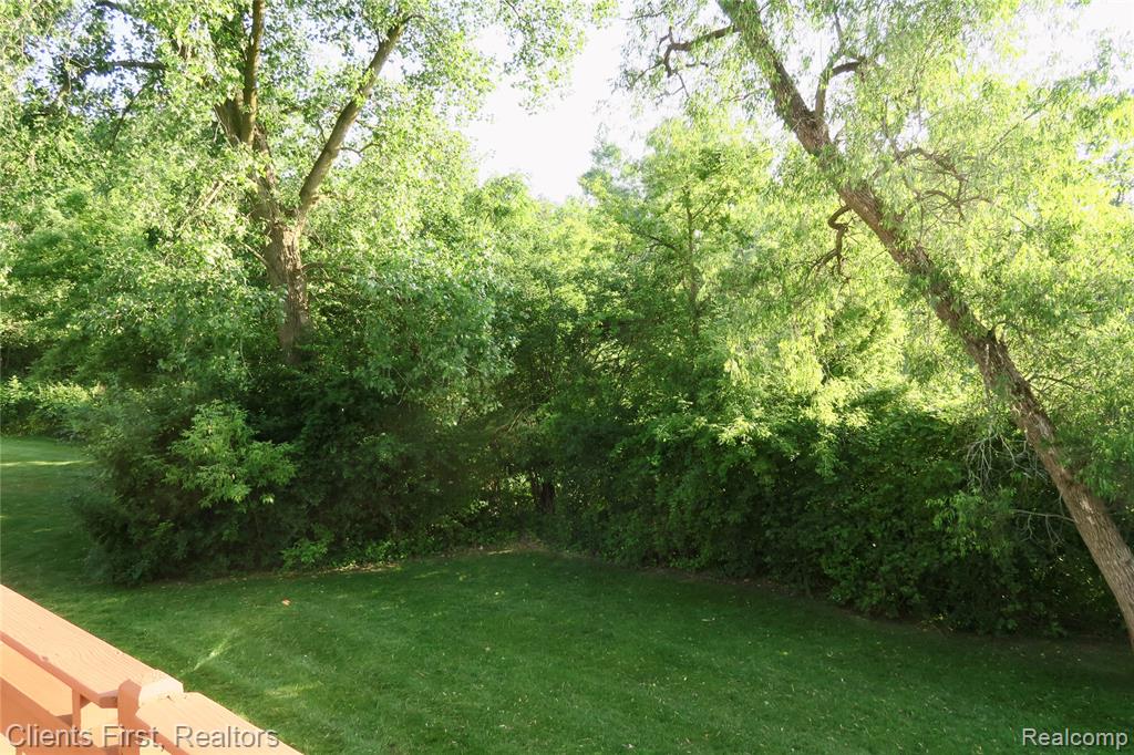 7233 OAKWOOD Drive, West Bloomfield, MI — Photo 24