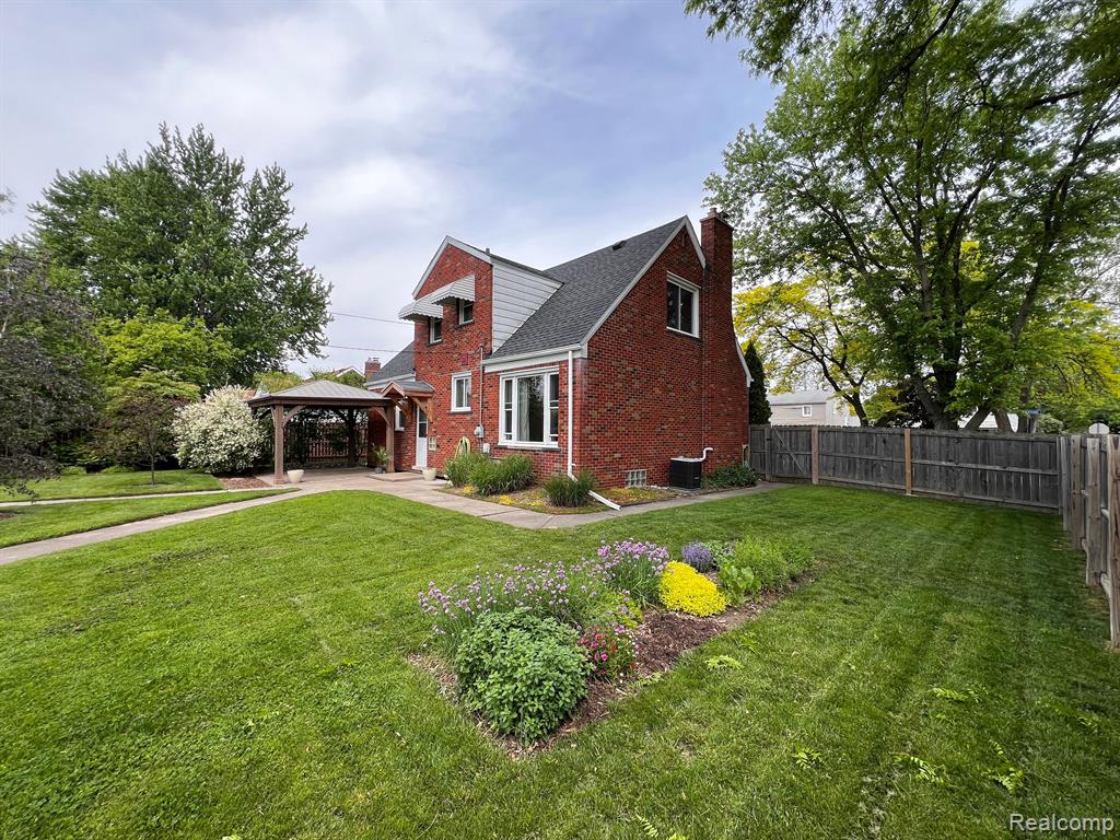 8488 HARDING, Center Line, MI 48015 — Photo 5