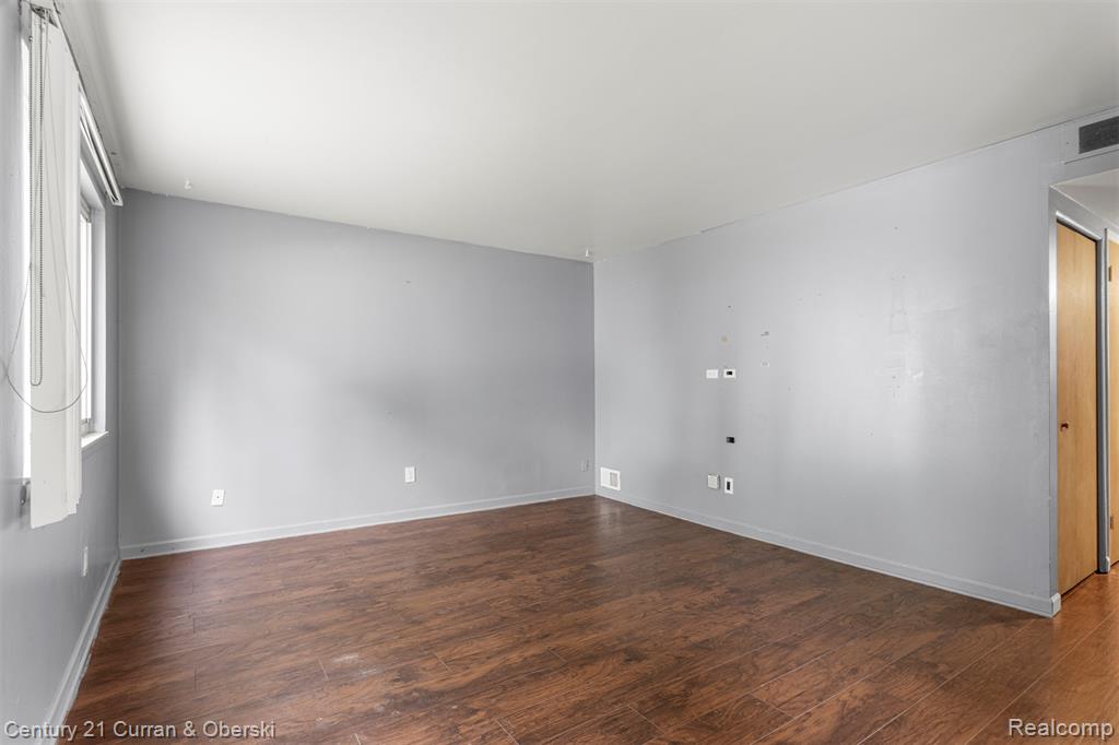 4924 HAZEL Street, Dearborn Heights, MI 48125 — Photo 3