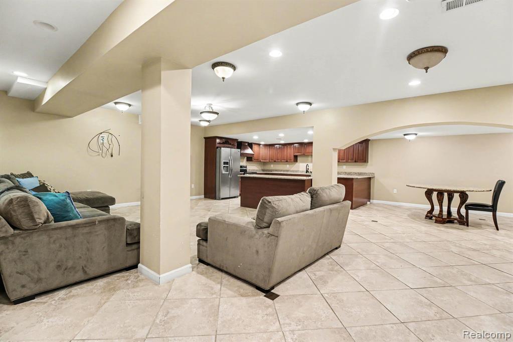 6929 Dakota Drive, Troy, MI 48098 — Photo 39
