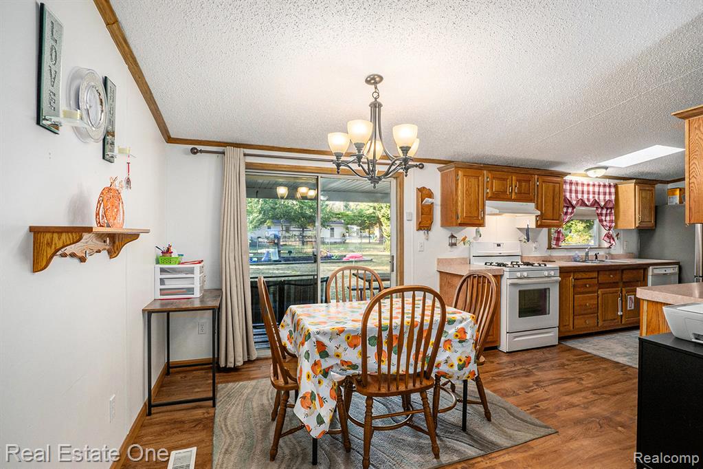 309 W 5th Street, Gladwin, MI 48624 — Photo 6