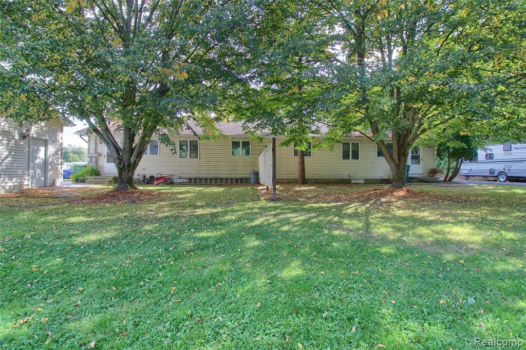 600 Oakville Waltz Road N, New Boston, MI 48164 — Photo 38