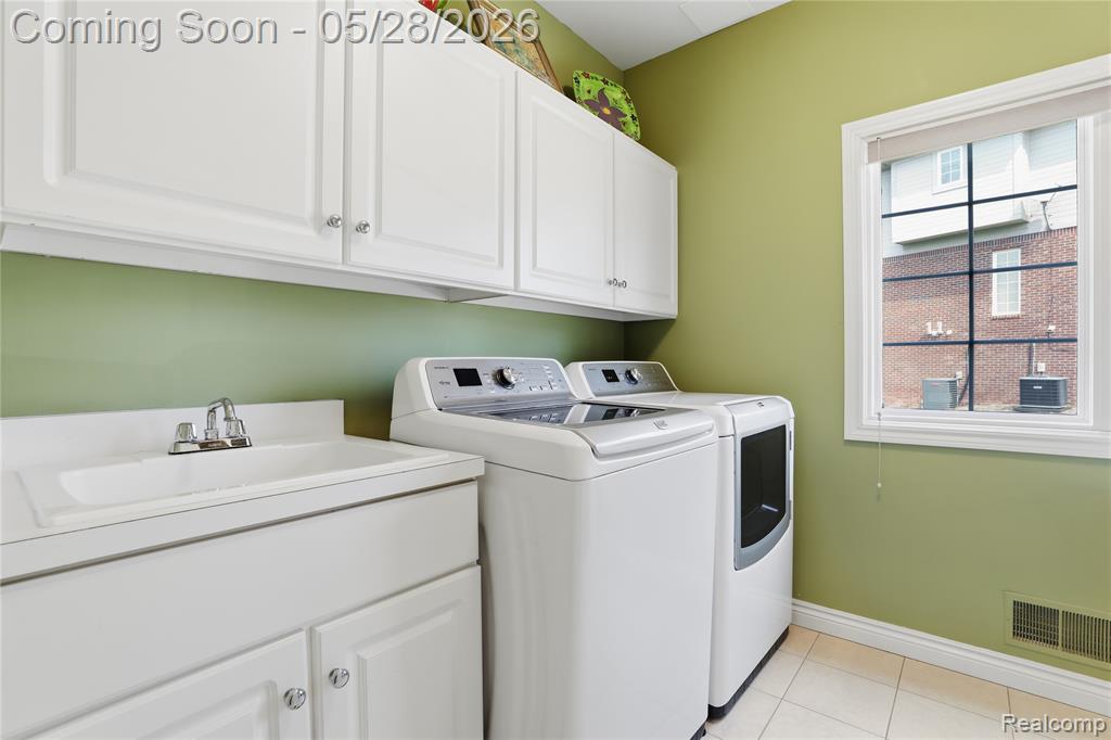 668 Springview Drive, Rochester, MI 48307 — Photo 35