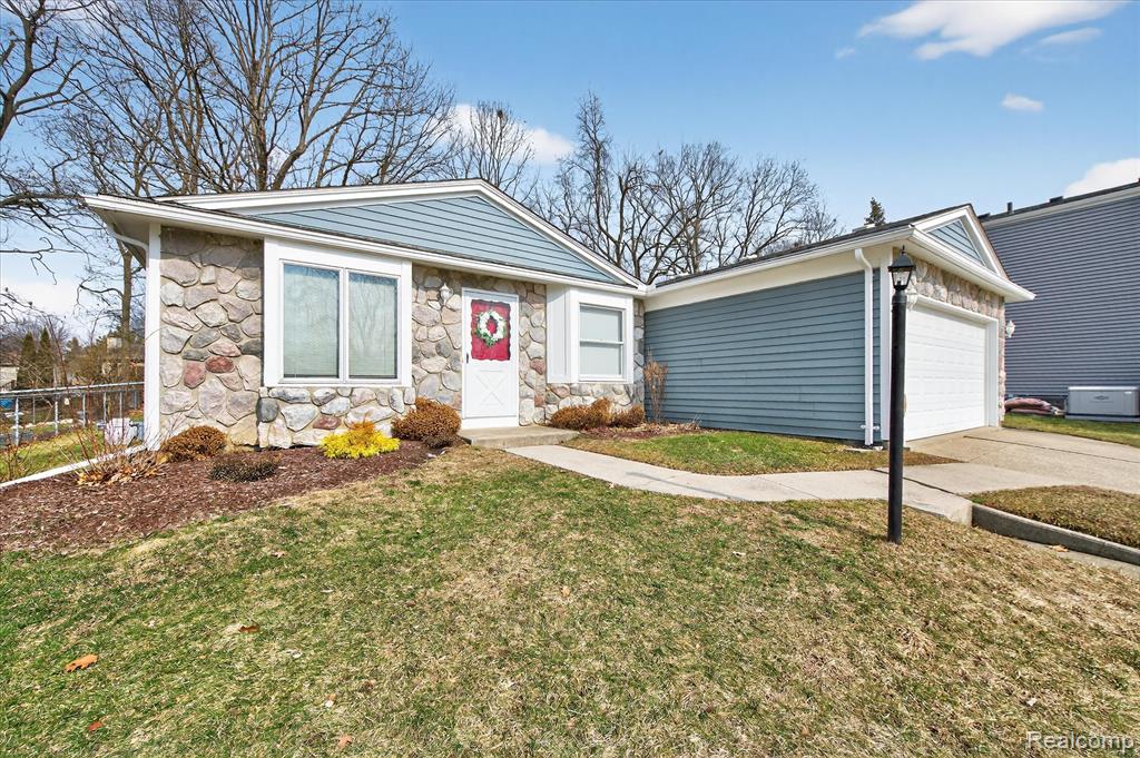 751 Norchester Street, South Lyon, MI 48178 — Photo 2