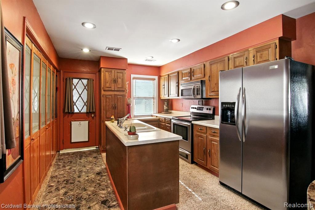 4022 Meigs Avenue, Waterford, MI 48329 — Photo 6