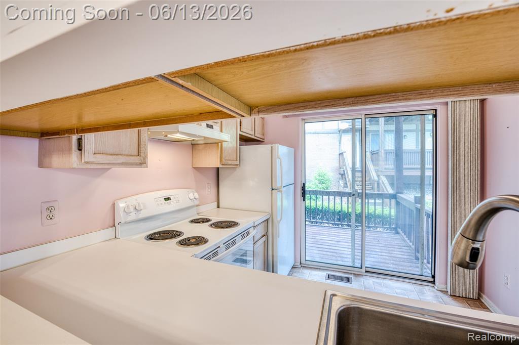44750 Bayview Drive, 37, Novi, MI 48377 — Photo 14