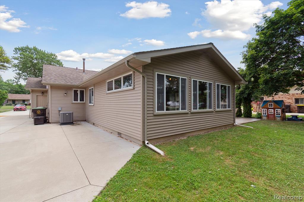 5350 Lathrop Street, Trenton, MI 48183 — Photo 5