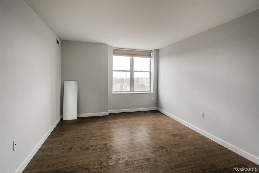 250 E Harbortown Drive, 508, Detroit, MI 48207 — Photo 16
