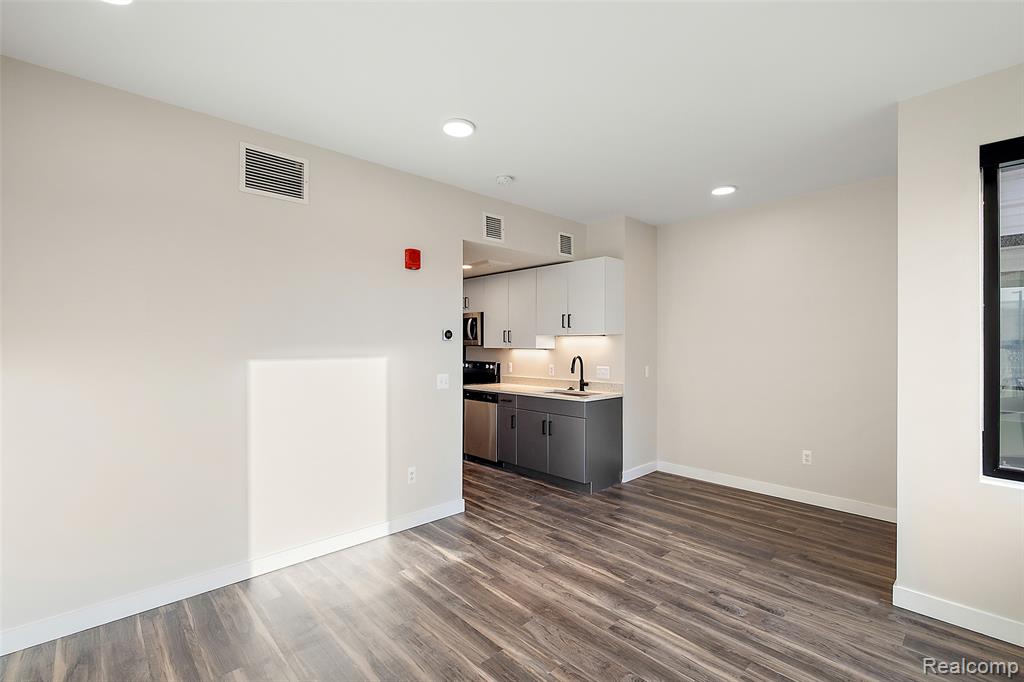 7631 E Lafayette, Detroit, MI 48214 — Photo 9