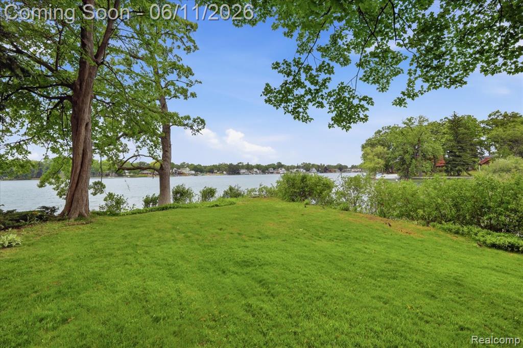 6880 Forestlawn Court, Waterford, MI 48327 — Photo 43