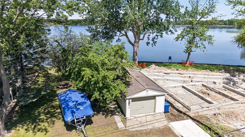 952 Wyman Drive, Waterford, MI 48328 — Photo 41