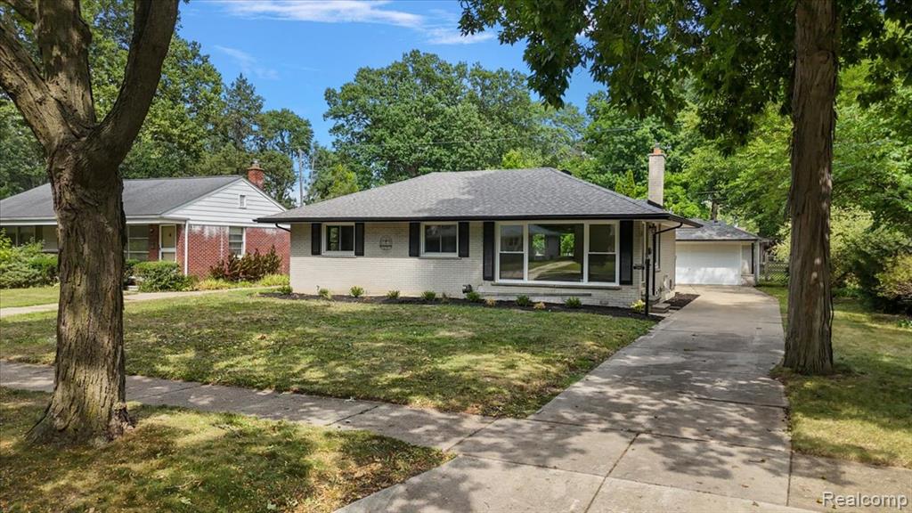 27626 Lexington Parkway, Southfield, MI 48076